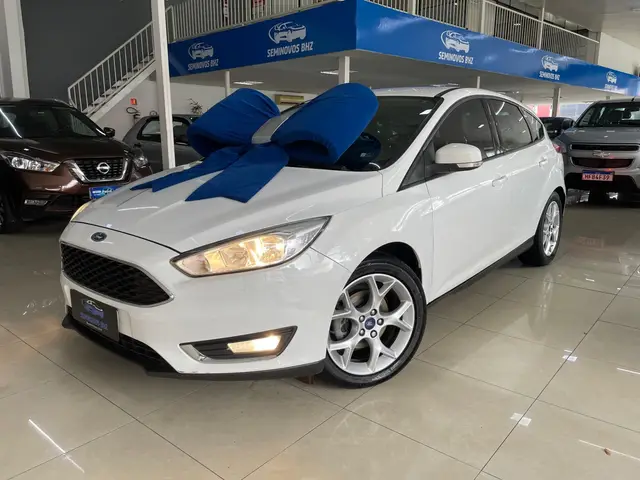 Carro Ford Focus Hatch 2016 SE Plus 2.0 PowerShift