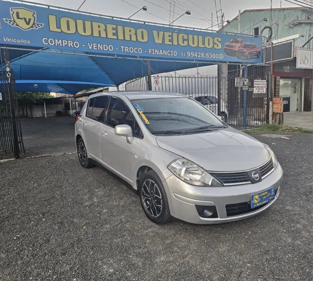 Carro Nissan Tiida 2008 S 1.8