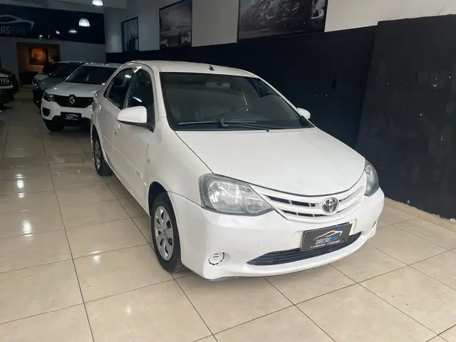 Carro Toyota Etios Sedan 2016 XS 1.5 (Flex)