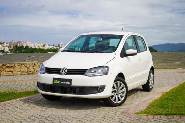 Carro Volkswagen Fox 2014 1.0 TEC (Flex) 4p