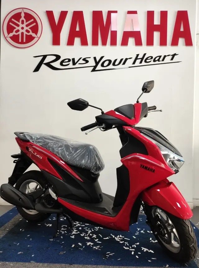 Moto Yamaha Fluo 2026 Hybrid Connected