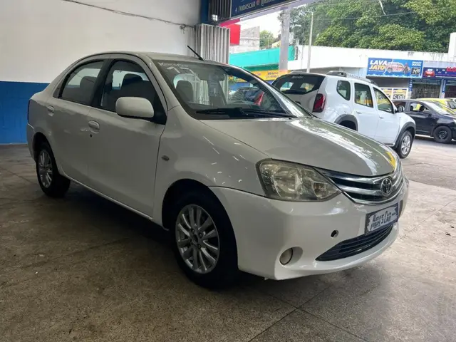 Carro Toyota Etios 2013 XLS 1.5 (Flex)