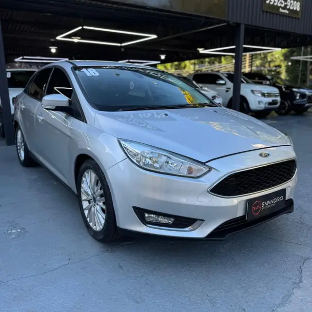 Carro Ford Focus Hatch 2018 SE Plus 2.0 PowerShift