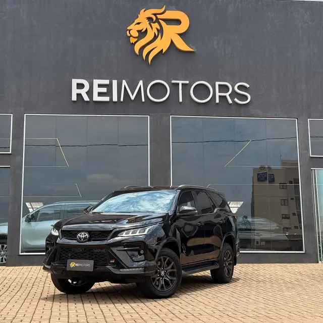 Carro Toyota Hilux SW4 2022 GRS 2.8 TB 4x4 Diesel Automatico