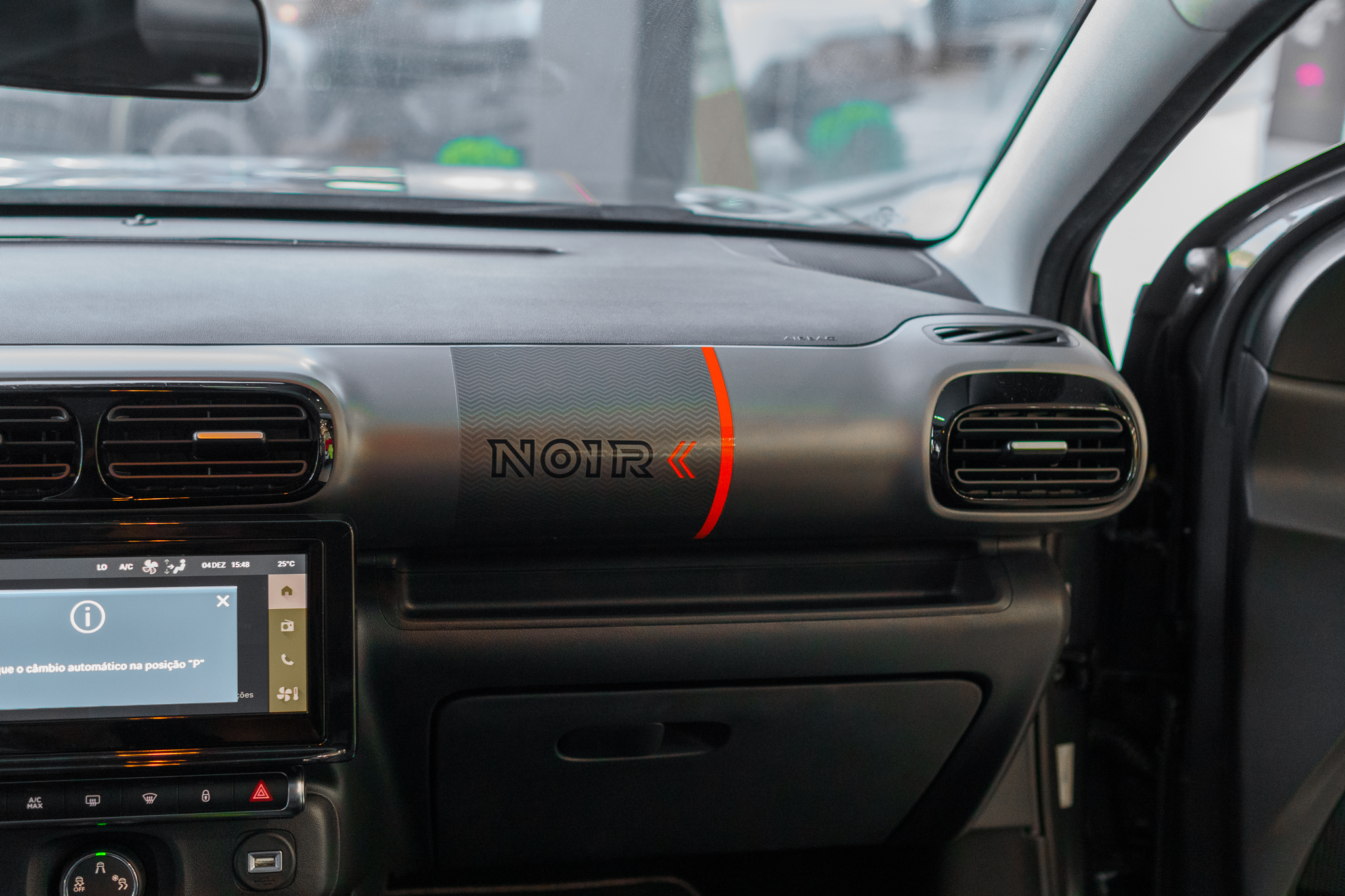 citroën c4 cactus noir 1.6