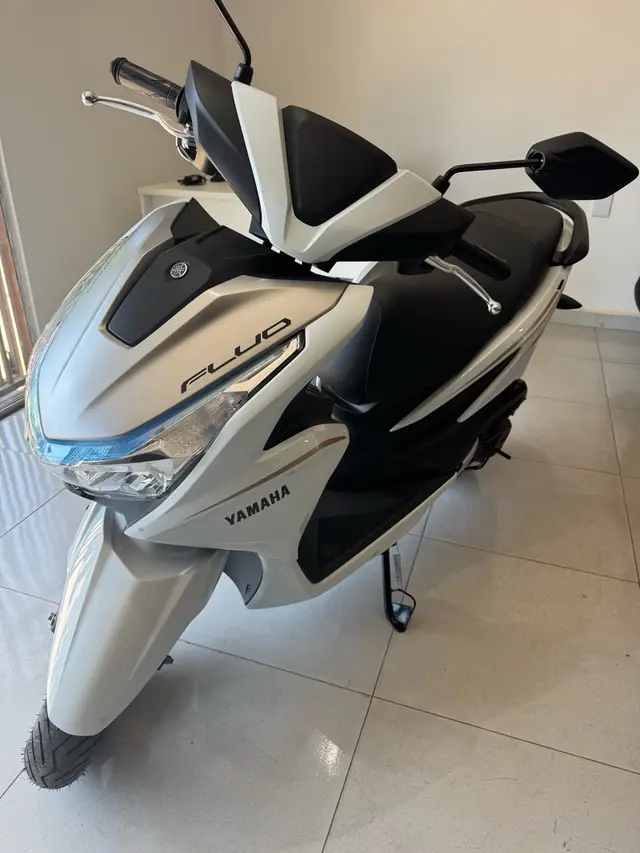 Moto Yamaha Fluo 2026 Hybrid Connected