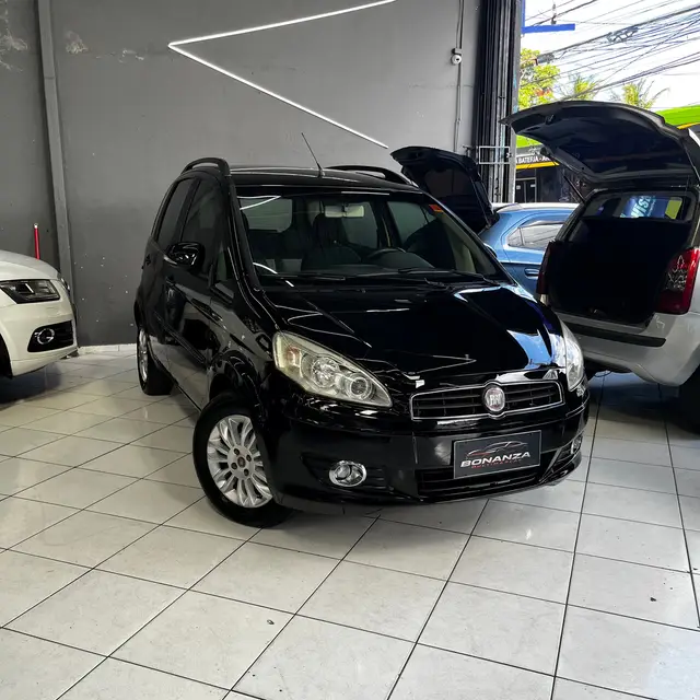 Carro Fiat Idea 2012 Attractive 1.4 8V (Flex)