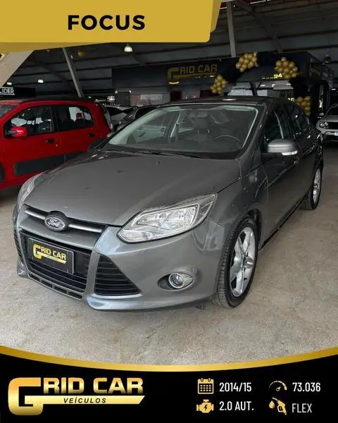 Carro Ford Focus Sedan 2015 SE 2.0 16V PowerShift (Aut)