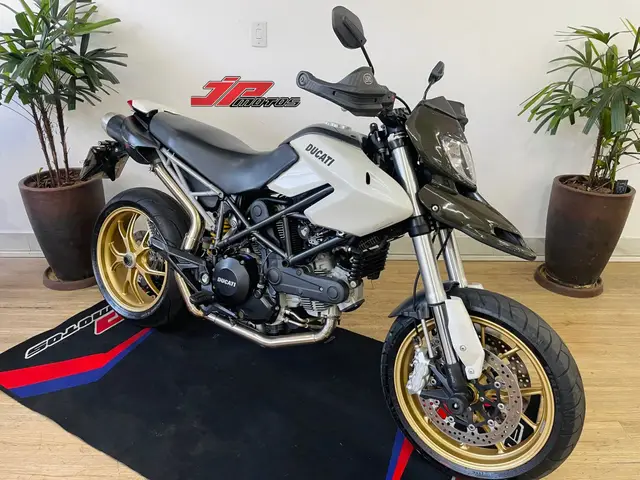 Moto Ducati Hypermotard 2011 796