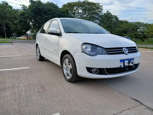Carro Volkswagen Polo Sedan 2014 Comfortline 1.6 8V (Flex)