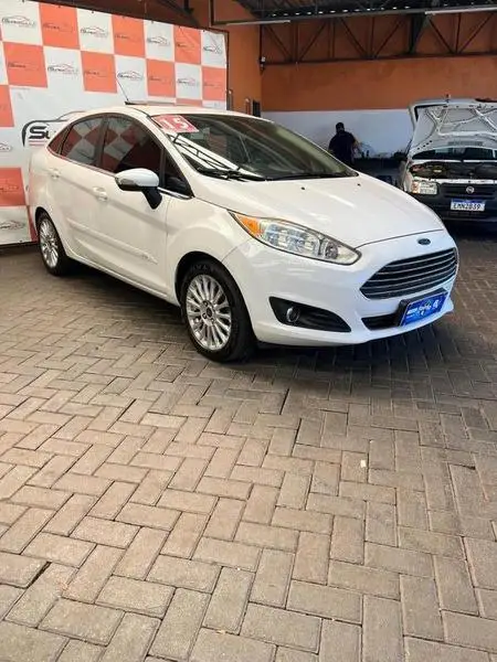 Carro Ford Fiesta Hatch 2015 Titanium Powershift 1.6 (Flex)
