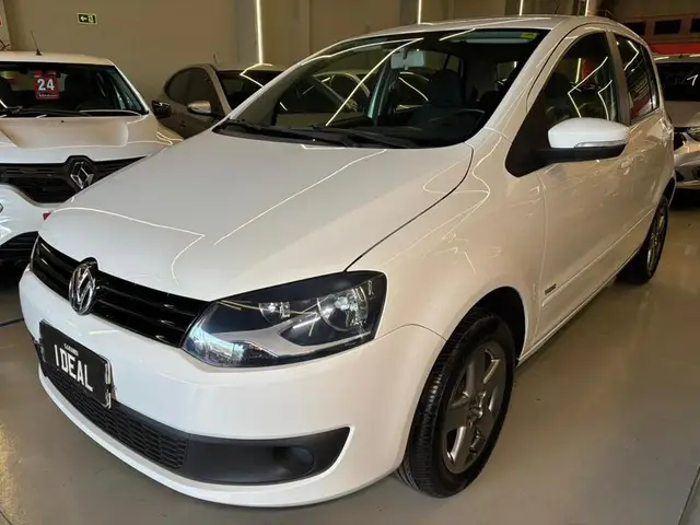 Carro Volkswagen Fox 2014 1.0 TEC (Flex) 4p