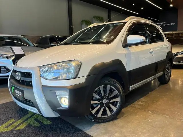 Carro Toyota Etios 2015 Cross 1.5 (Flex)
