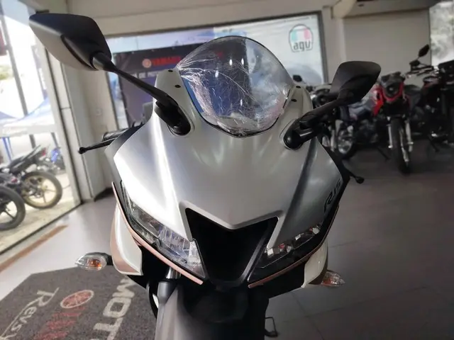 Moto Yamaha YZF R15 2025 ABS