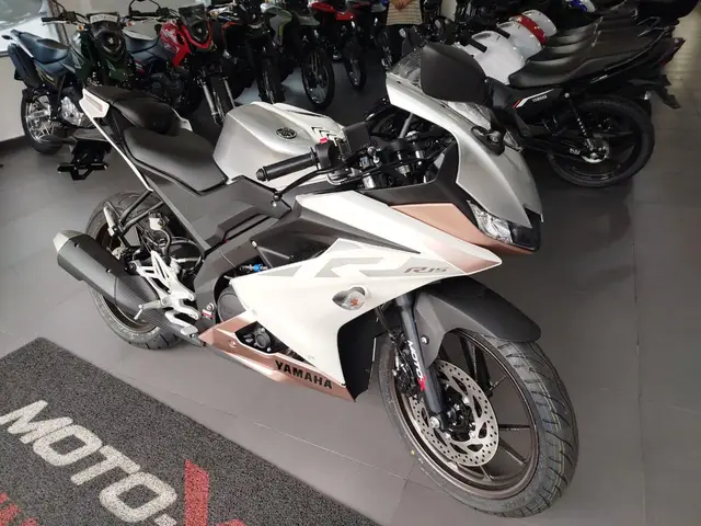 Moto Yamaha YZF R15 2025 ABS