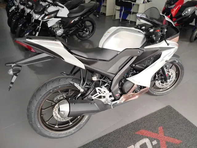 Moto Yamaha YZF R15 2025 ABS