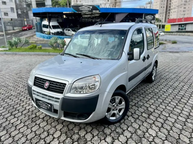 Carro Fiat Doblò 2017 Essence 1.8 5L (Flex)