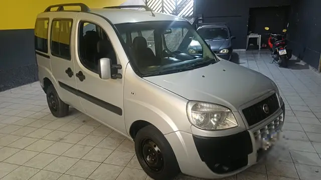Carro Fiat Doblò 2015 Essence 1.8 16V (Flex)