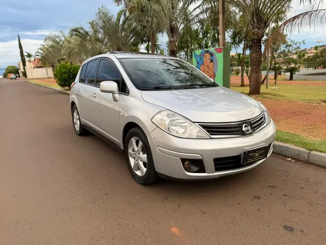 Carro Nissan Tiida 2011 SL 1.8 (flex)