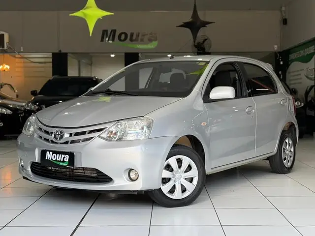 Carro Toyota Etios 2013 XS 1.3 (Flex)