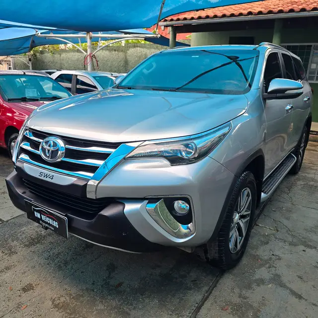 Carro Toyota SW4 2017 2.8 TDI SRX 5L 4x4 (Aut)