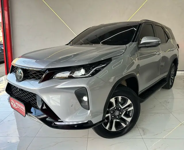 Carro Toyota SW4 2024 SRX Platinum 2.8 Turbodiesel 4x4 (Aut.) (7 Lugares)