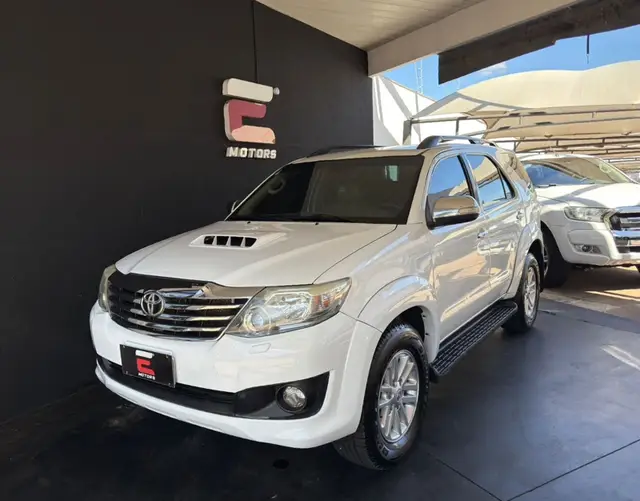 Carro Toyota Hilux SW4 2012 SRV 3.0 4X4 (7 Lugares)