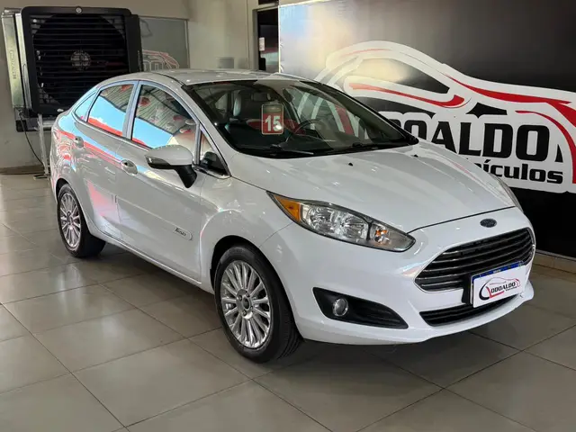 Carro Ford New Fiesta Sedan 2015 1.6 Titanium PowerShift (Flex)