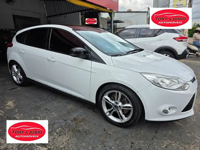 Carro Ford Focus Hatch 2015 SE Plus 2.0 16V PowerShift
