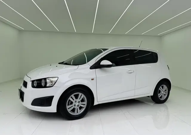 Carro Chevrolet Sonic 2013 Hatch LT