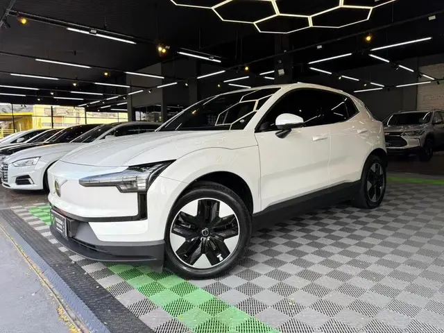 Carro Volvo EX30 2024 Core E40