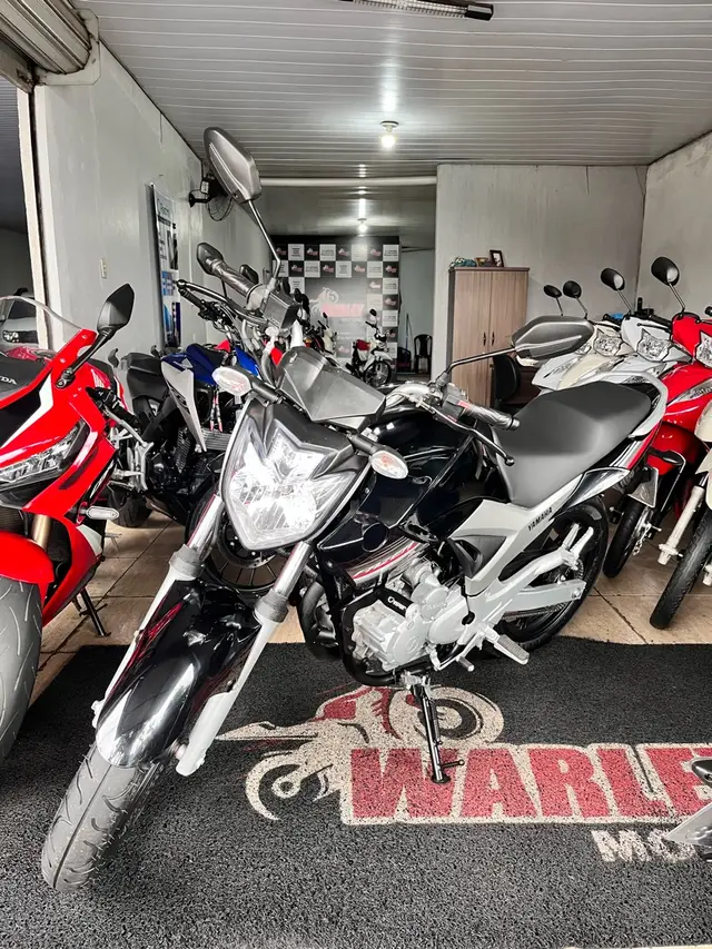 Moto Yamaha YS 250 Fazer 2015 Black Edition