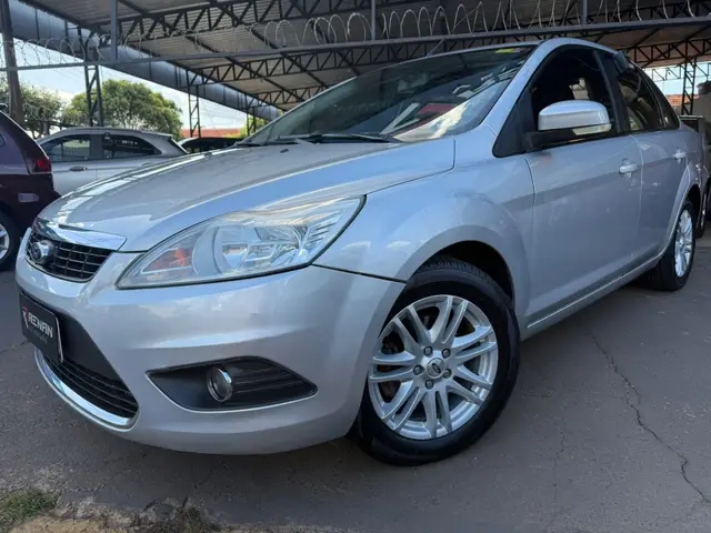 Carro Ford Focus Hatch 2009 Ghia 2.0 16V Duratec (Aut)