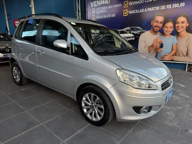 Carro Fiat Idea 2013 Attractive 1.4 8V (Flex)