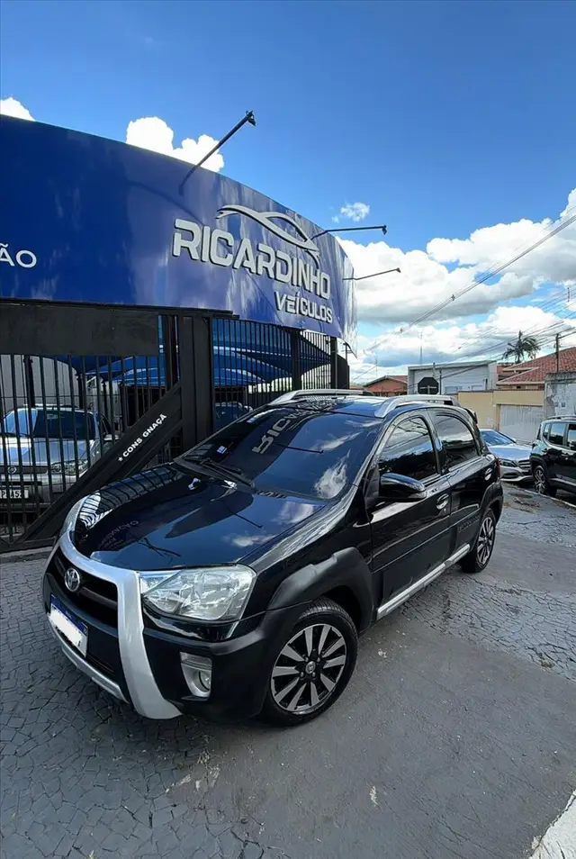 Carro Toyota Etios 2016 Cross 1.5 (Flex)