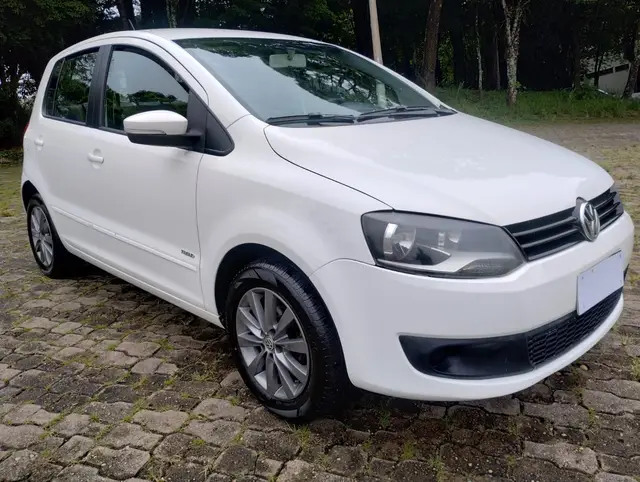 Carro Volkswagen Fox 2014 1.0 TEC (Flex) 4p