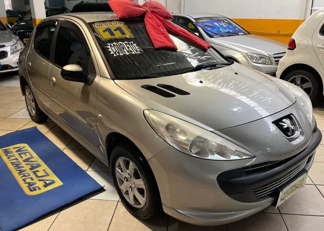 Carro Peugeot 207 2011 Hatch XR 1.4 8V (flex) 4p