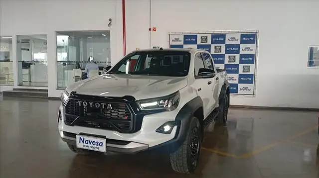 Carro Toyota Hilux Cabine Dupla 2023 GR-S 4x4 2.8 Diesel