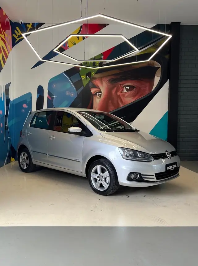Carro Volkswagen Fox 2016 1.6 16v MSI Highline I-Motion (Flex)