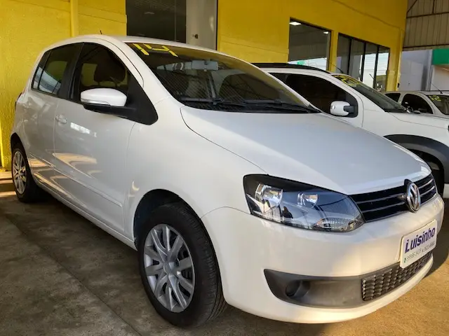 Carro Volkswagen Fox 2014 1.0 TEC (Flex) 4p