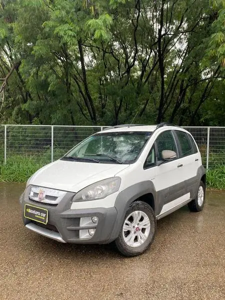 Carro Fiat Idea 2015 Adventure 1.8 16V Dualogic (Flex)