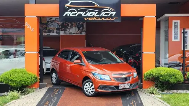 Carro Chevrolet Onix 2013 1.4 LT SPE/4