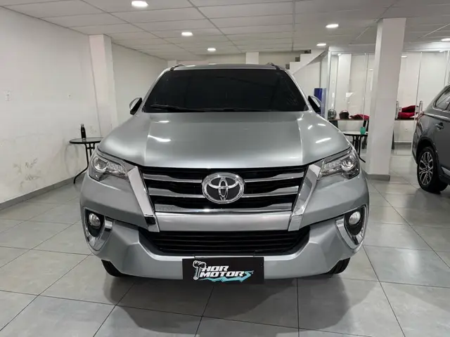 Carro Toyota SW4 2017 2.8 TDI SRX 5L 4x4 (Aut)