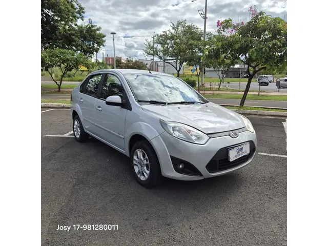 Carro Ford Fiesta Sedan 2014 SE 1.6 Rocam (Flex)