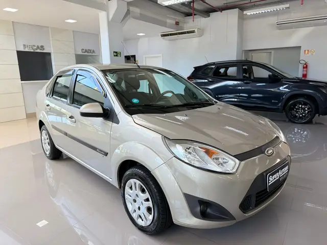 Carro Ford Fiesta Sedan 2014 SE 1.6 Rocam (Flex)