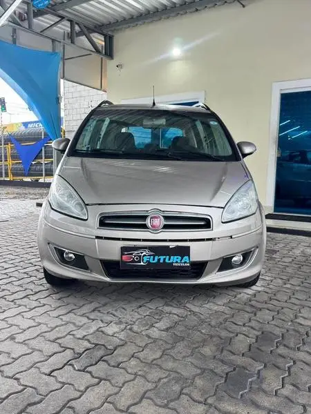 Carro Fiat Idea 2015 Attractive 1.4 8V (Flex)