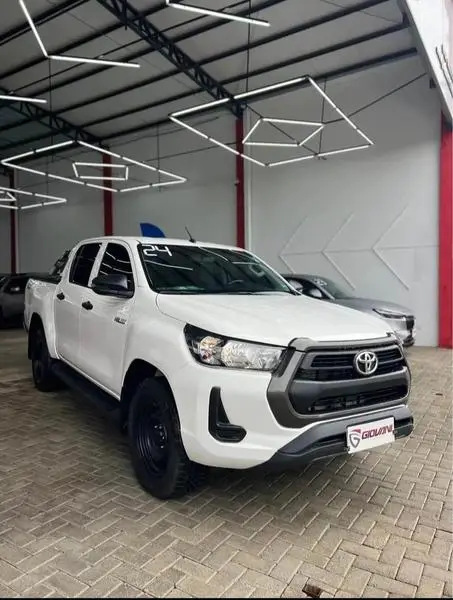 Carro Toyota Hilux Cabine Dupla 2024 STD Power Pack 4x4 2.8 Diesel
