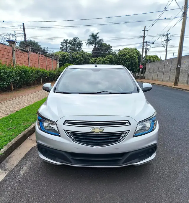 Carro Chevrolet Onix 2016 1.4 LT SPE/4
