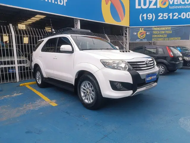 Carro Toyota Hilux SW4 2013 SRV 3.0 TDI 4X4 (5 Lugares)