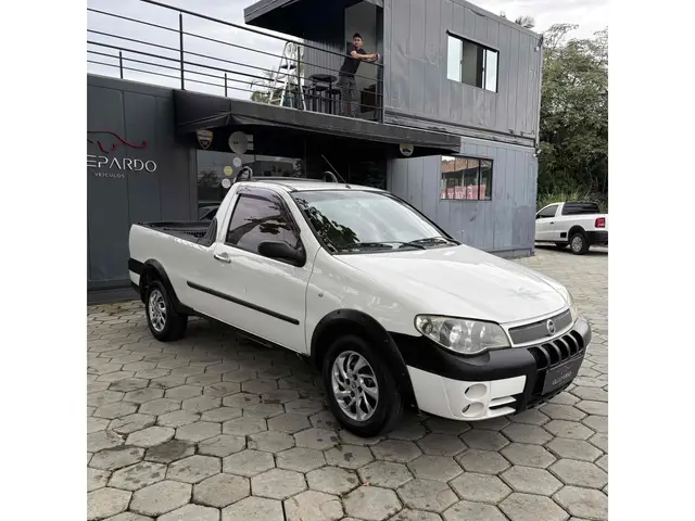 Carro Fiat Strada 2005 Trekking 1.8 8V (Flex)